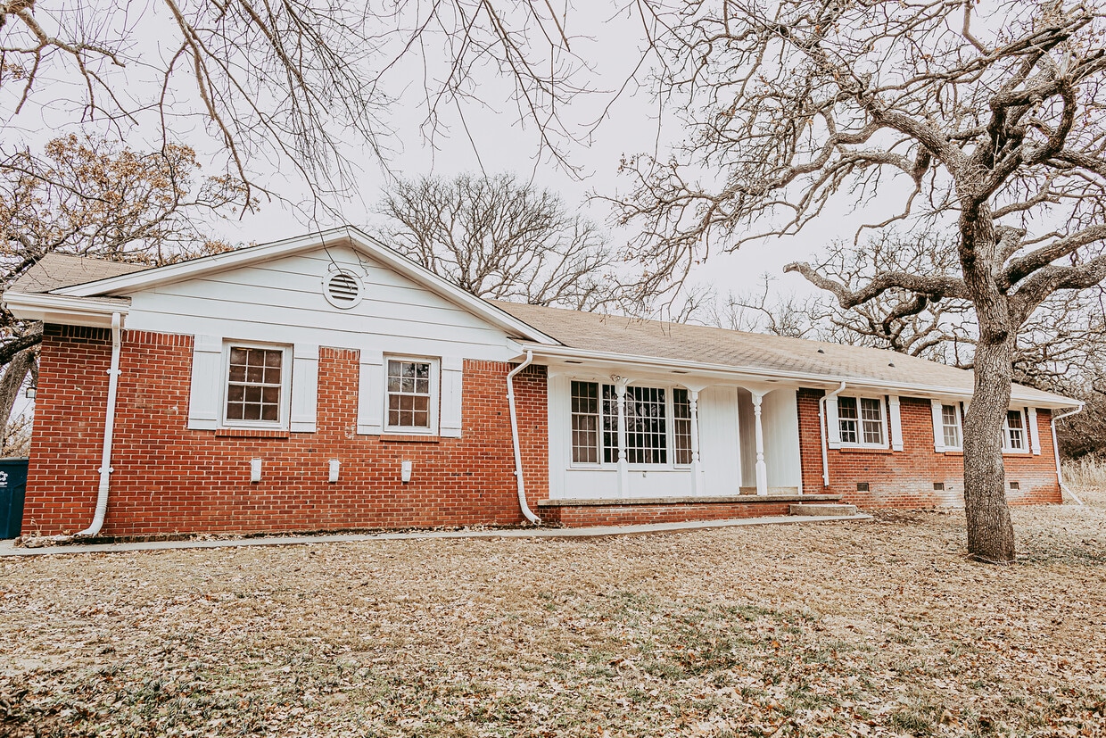 Front of the House - 5331 Indian Hill Rd (Edmond, OK)