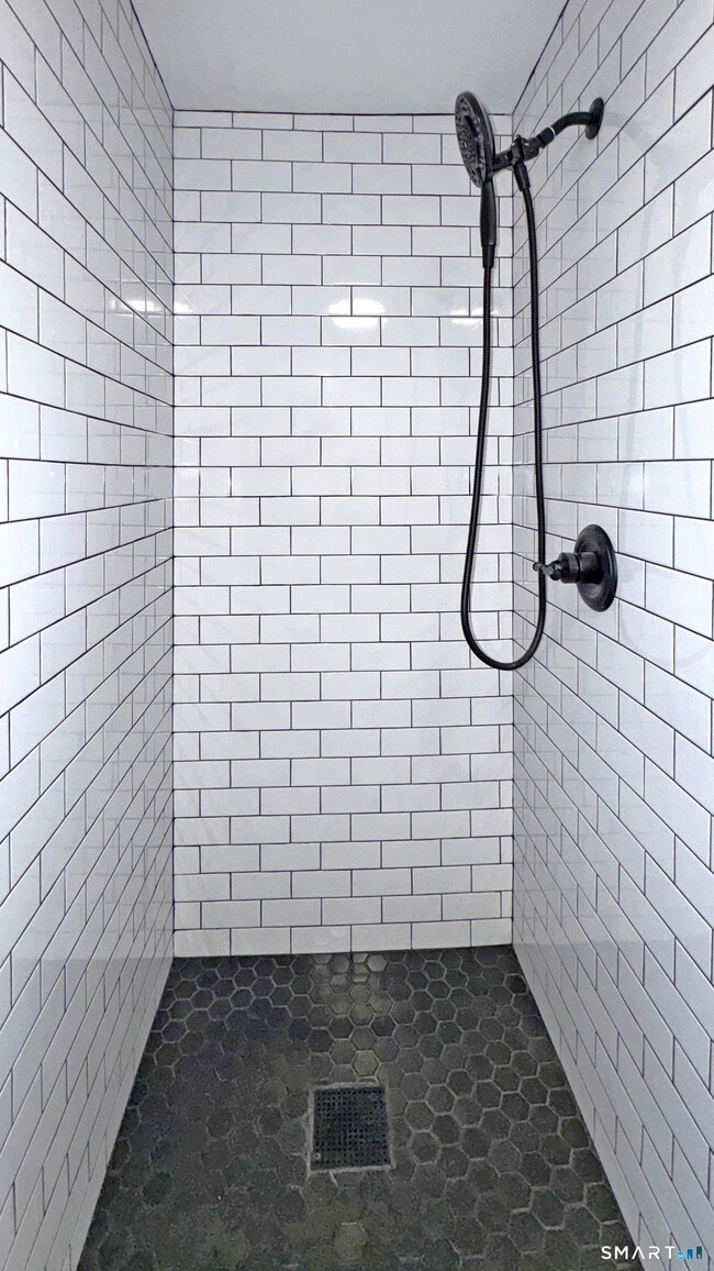 Photo - 18 Riverside Ave Unit 2nd floor