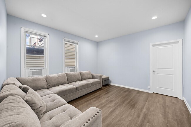 Photo - 83 Hobart Ave