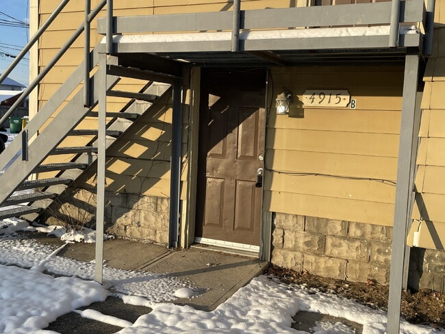 Building Photo - Speedway Studio!