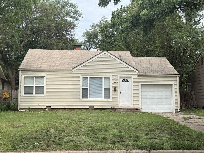 Building Photo - 1823 N Garland St Rental