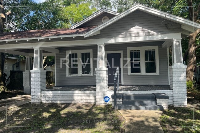 Building Photo - Beautiful Renovated 3 Bedroom/2 Bathroom H... Rental