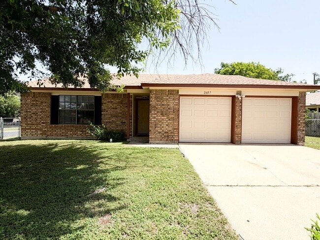 Building Photo - Available NOW!!!! Gorgeous 3 bedroom, 2 bath, 2 car garage home with a fireplace, privacy fenced ...