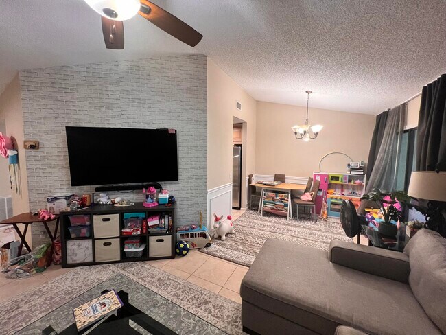 Photo - 5650 Coach House Cir Unit F
