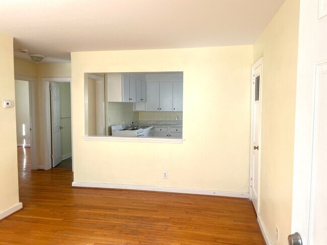 Photo - Sunny and Charming Beach Apartment For Rent! Unit 2