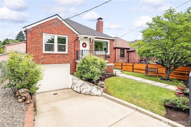 Photo - Charming 4 bed, 2 bath, fully fenced, cove...