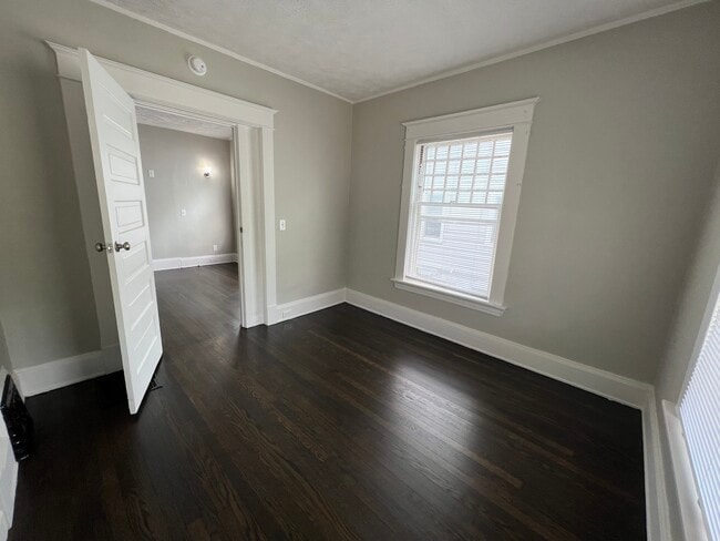 Photo - 607 Fulton St E