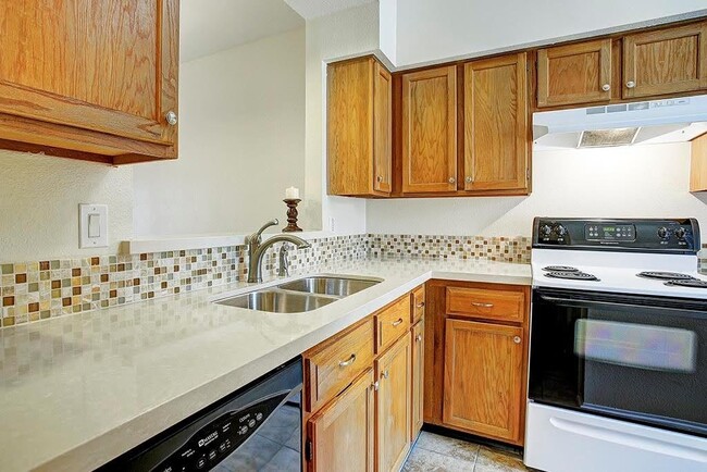 Building Photo - 7655 Cambridge St Unit 7655