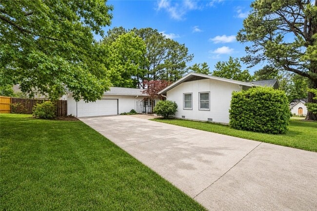 Photo - 315 E Fairway Ln