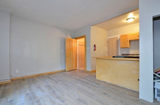 602 N Mendota St Unit 3