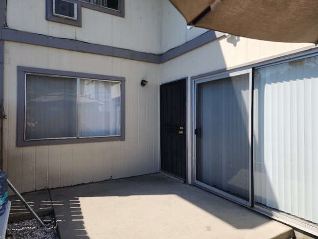 Photo - 745 S Lark Ellen Ave Unidad C