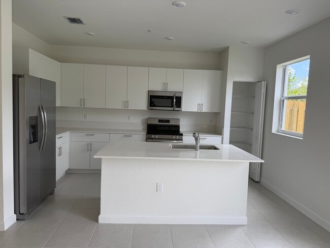 Photo - 18406 SW 2nd St