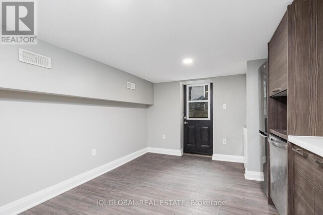 Photo - 142 Grace St