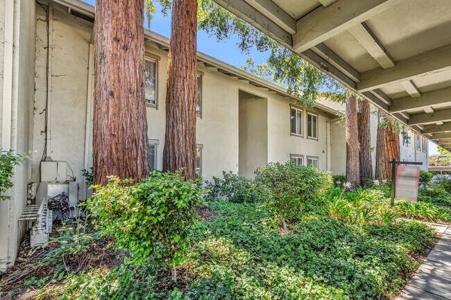 Photo - CHARMING 2 BED & 1 BATH CONDO IN THE HEART OF DOWNTOWN WALNUT CREEK!!