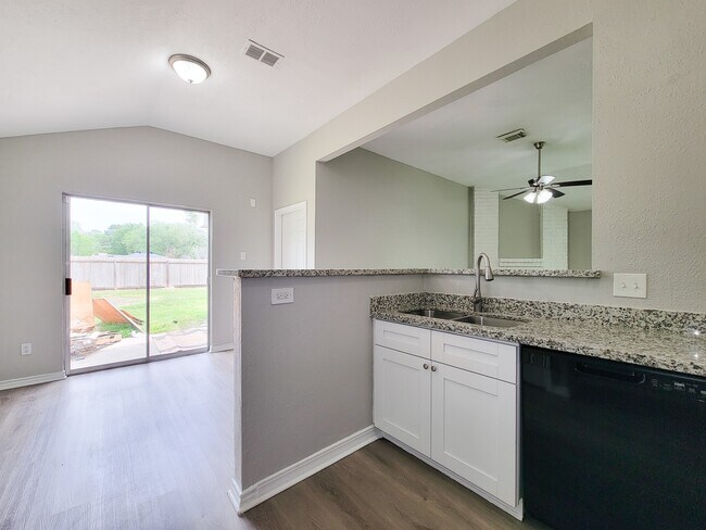 Photo - 15814 Murrelet Ct