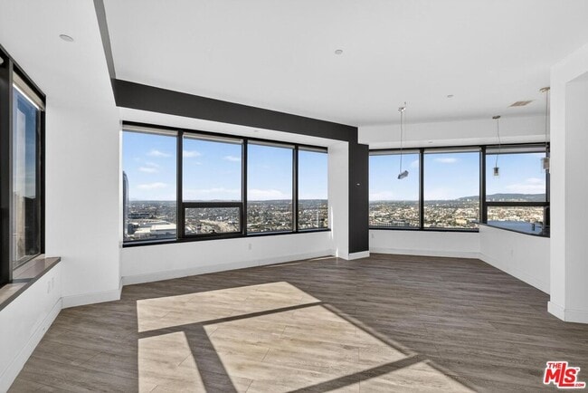 Photo - 1100 Wilshire Blvd Unit 2811