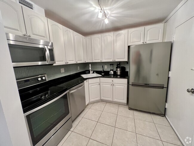 Building Photo - 2821 NE 163rd St Unit 4Q Rental