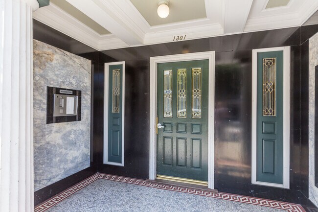 1301 Leavenworth