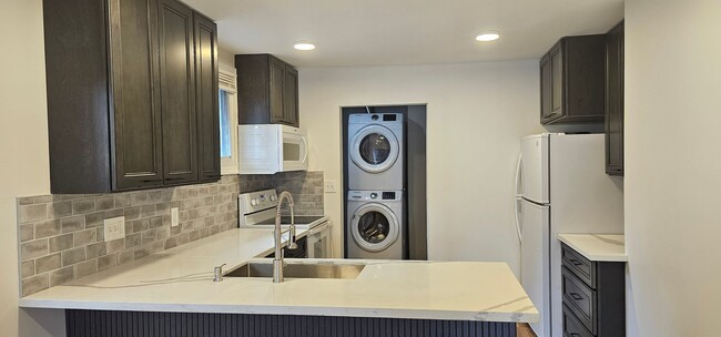 Photo - Nicely updated 2bd/2ba bungalow in Royal Oak w/ master bathroom suite