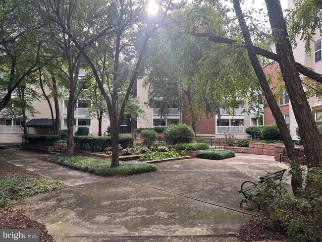 Building Photo - 1504 Lincoln Way Unit 308