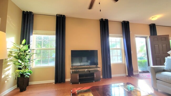 Photo - 1300 Crown Point Pl