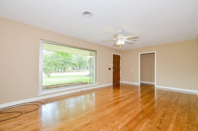 Photo - 4809 W 43rd St