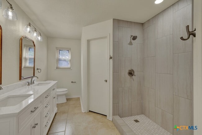 Photo - 1260 Flaming Oak Dr