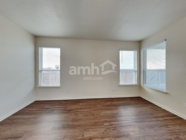 Photo - 2741 Meadowood Heights