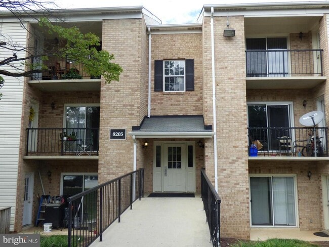 Building Photo - 8205 Whispering Oaks Way Unit 303 Rental