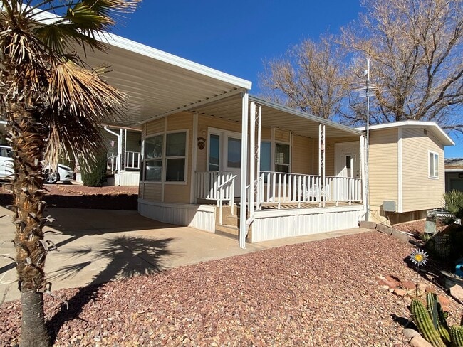 Building Photo - 55+ Park Town Home!