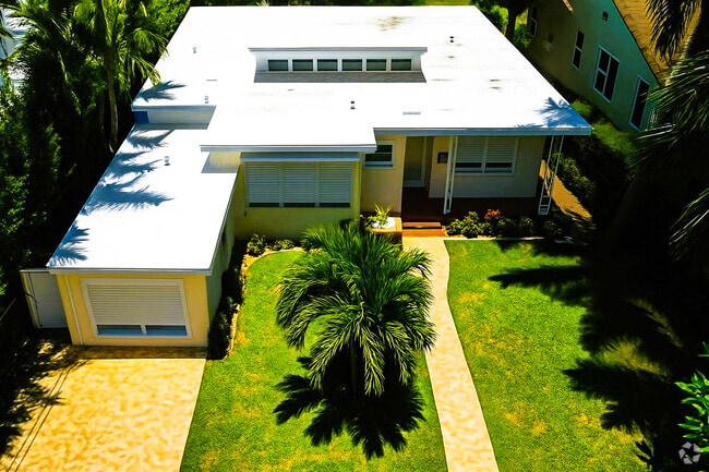 Building Photo - 1325 Marseille Dr Rental