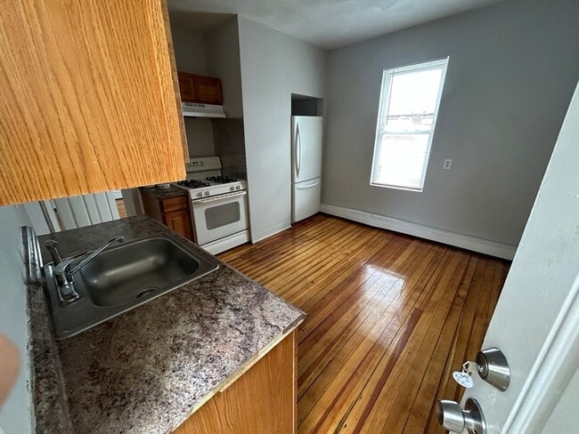 Building Photo - 835 Broadway Unit B2