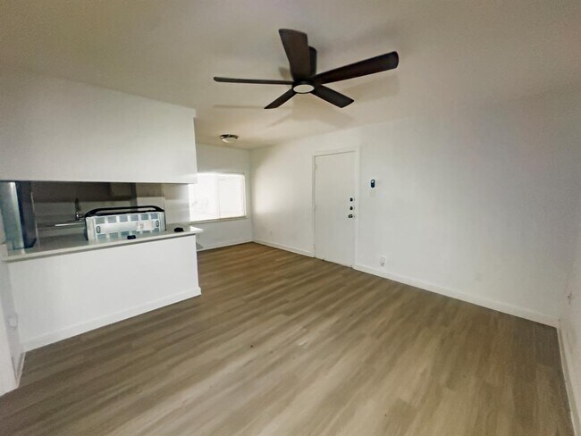 Photo - 4500 Witham Ln Unidad 101