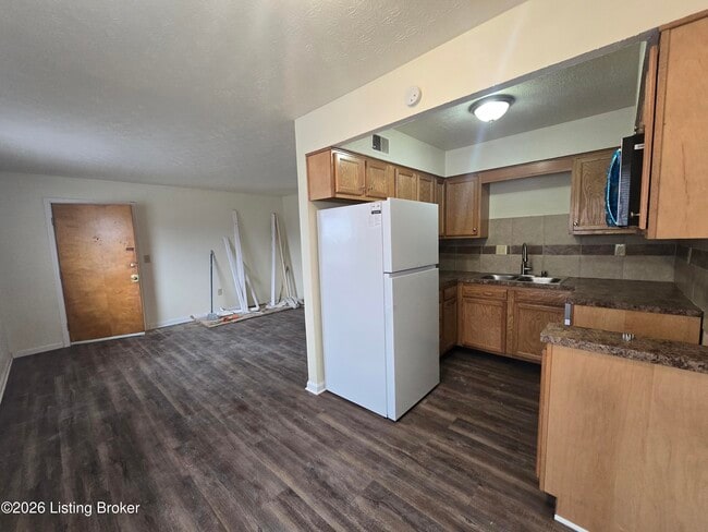 Building Photo - 3212 Springfield Dr Unit 2