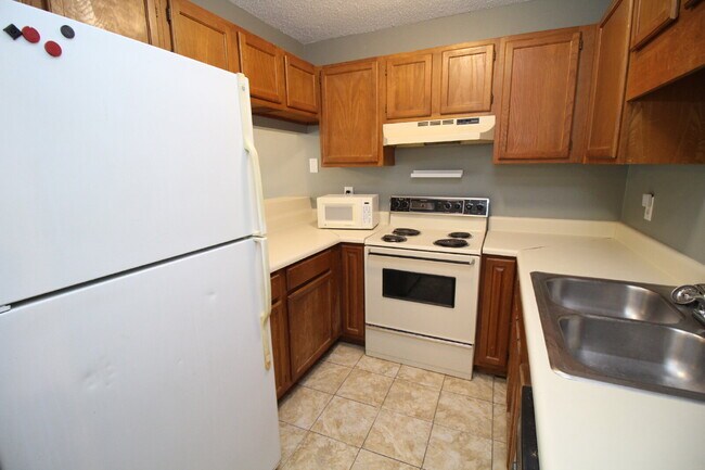Northeast Pensacola 2BR Townhome with Private Patio, Partially Fenced Yard & Jack-and-Jill Bath