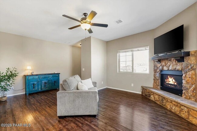 Building Photo - 4679 N Viewpoint Dr