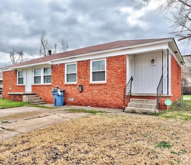 Building Photo - 900 E Rose Dr Rental