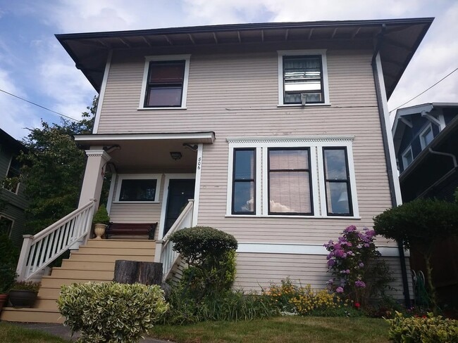 Building Photo - 806 30th Ave