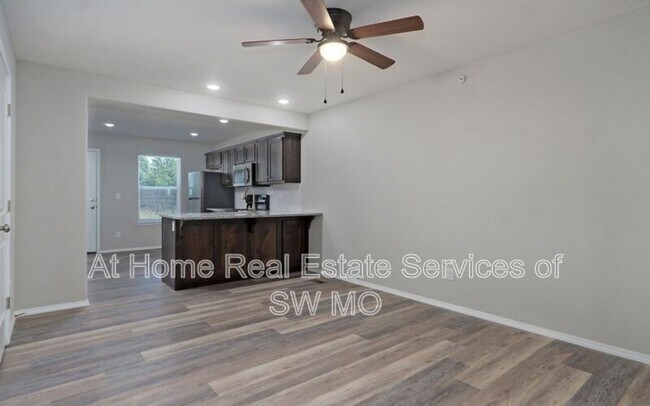 Photo - 633 N Turner