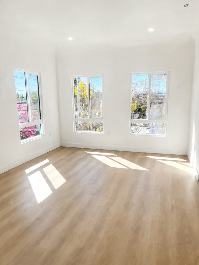 Photo - 8957 Hargis St