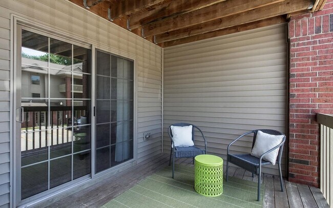 Photo - Large One Bedroom Walking Distance to UIHC on third floor, available: 09/01/2026 Unidad 1059-05