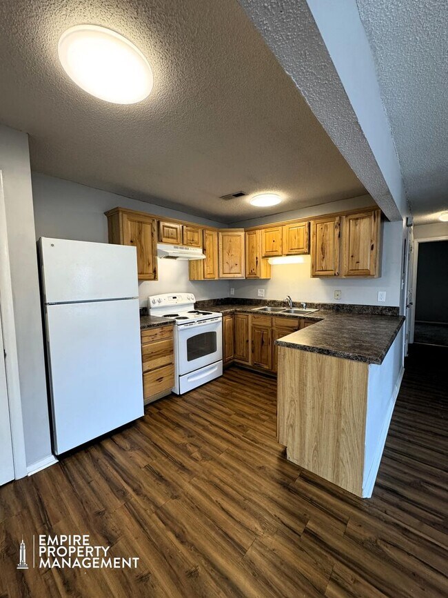 Photo - Move-In Special!! Unidad B