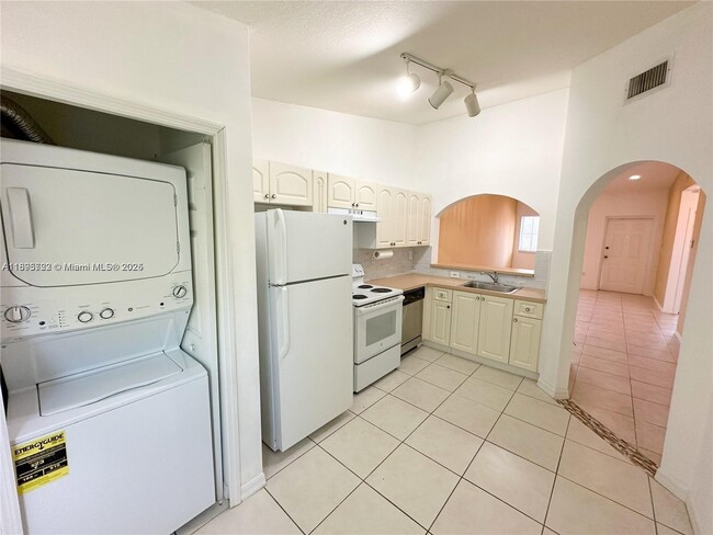 Photo - 2920 SE 12th Rd Unit 204-30