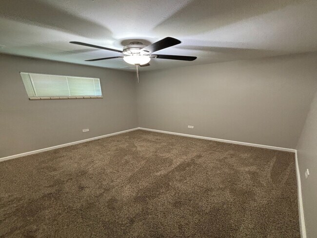 Bedroom - Redwood Apartments