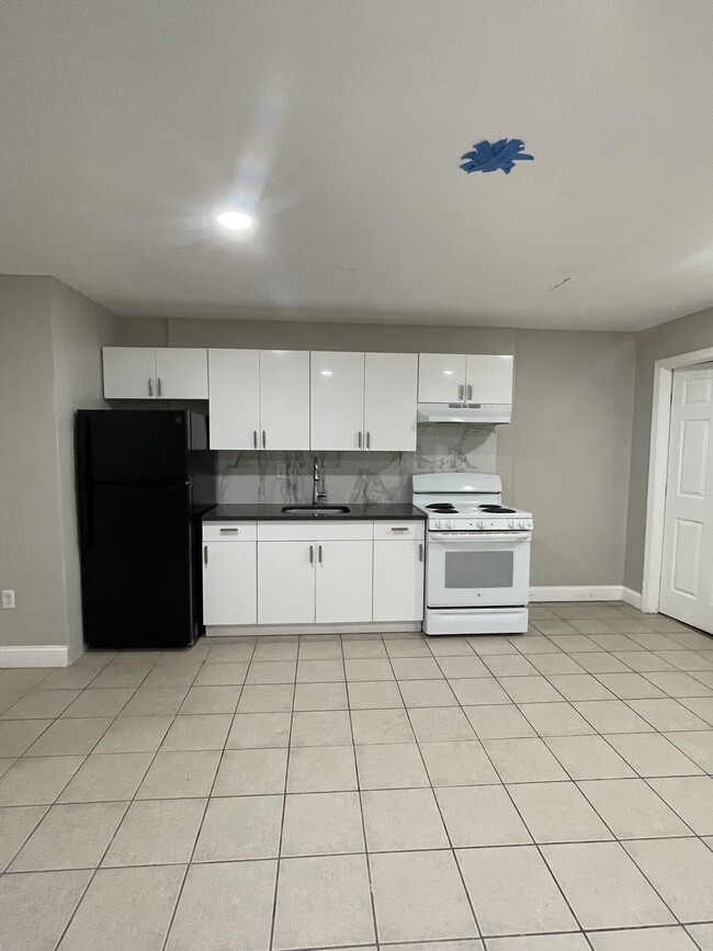 Building Photo - s 15th street Unit 1