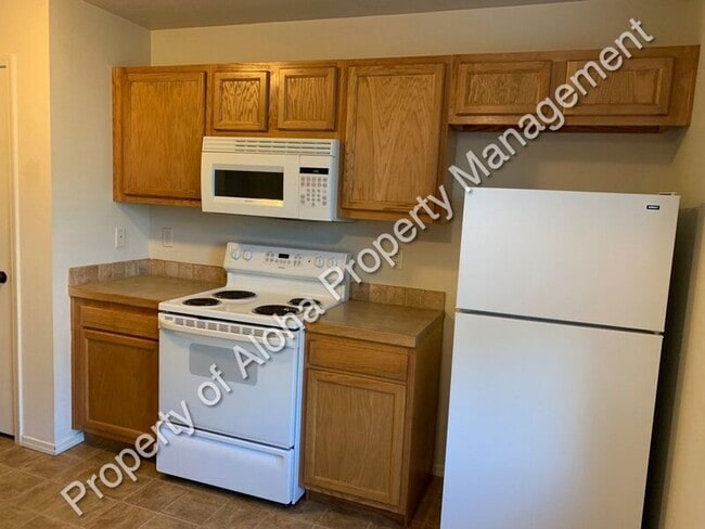 Photo - 1065 W Pine Ave