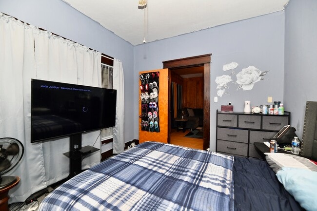 Photo - 1811 Main St