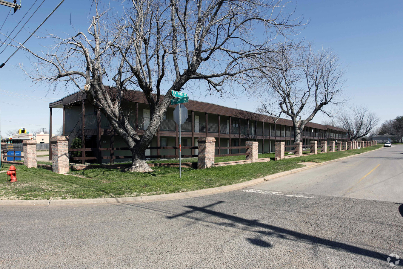 English Village North Apartments - English Village North Apartments
