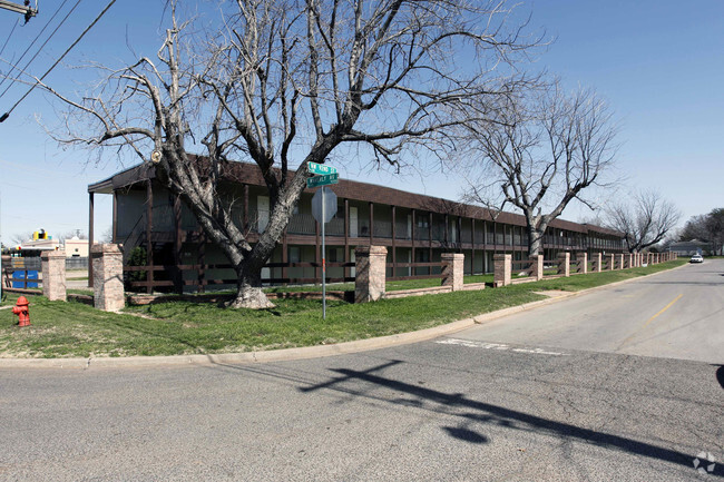Building Photo - English Village North Apartments