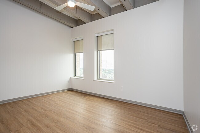3BR, 3BA - 1,869SF